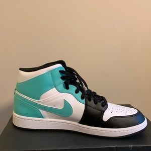 Jordan 1 mid tropical twist igloo